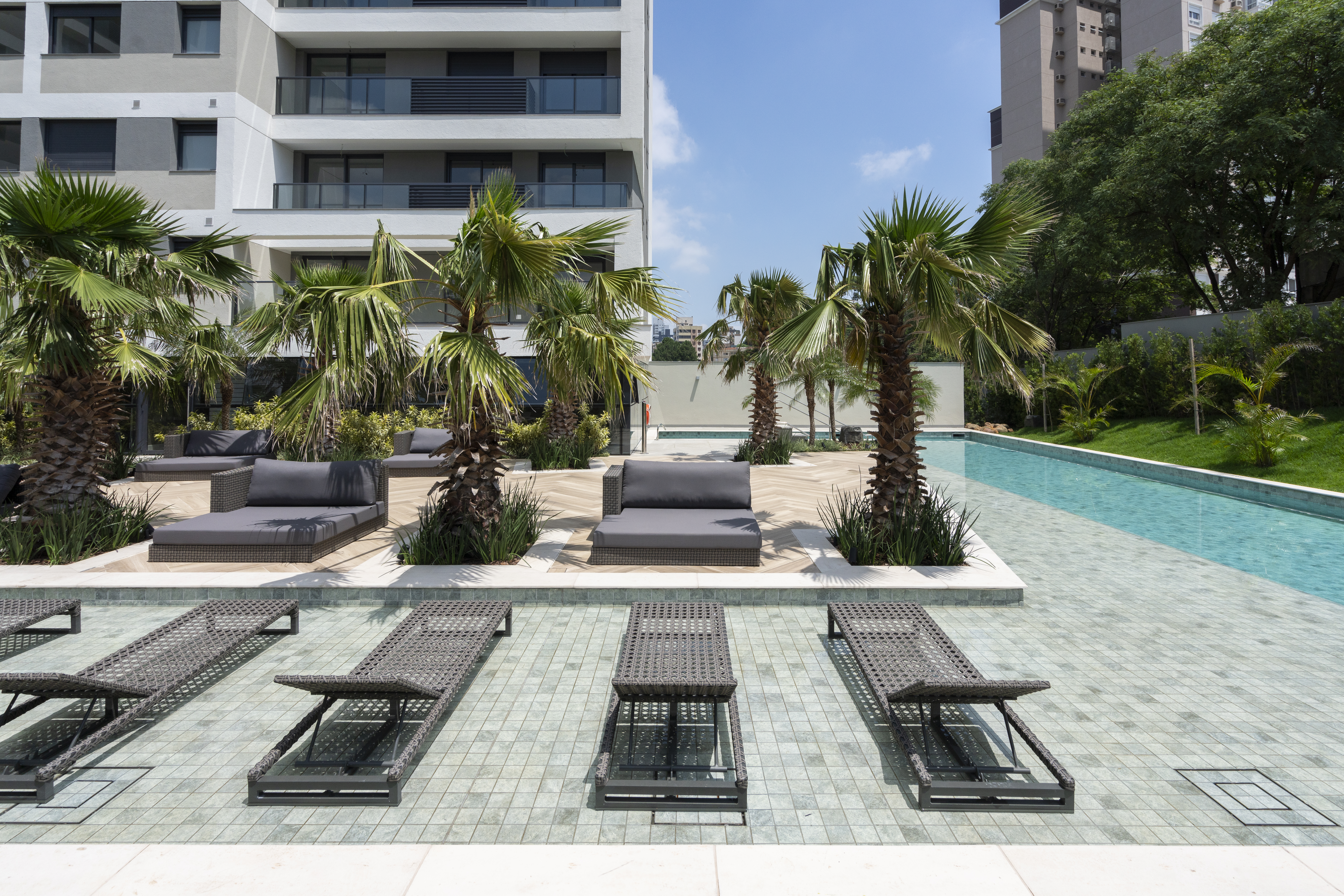 Float Residences -- Piscina Externa