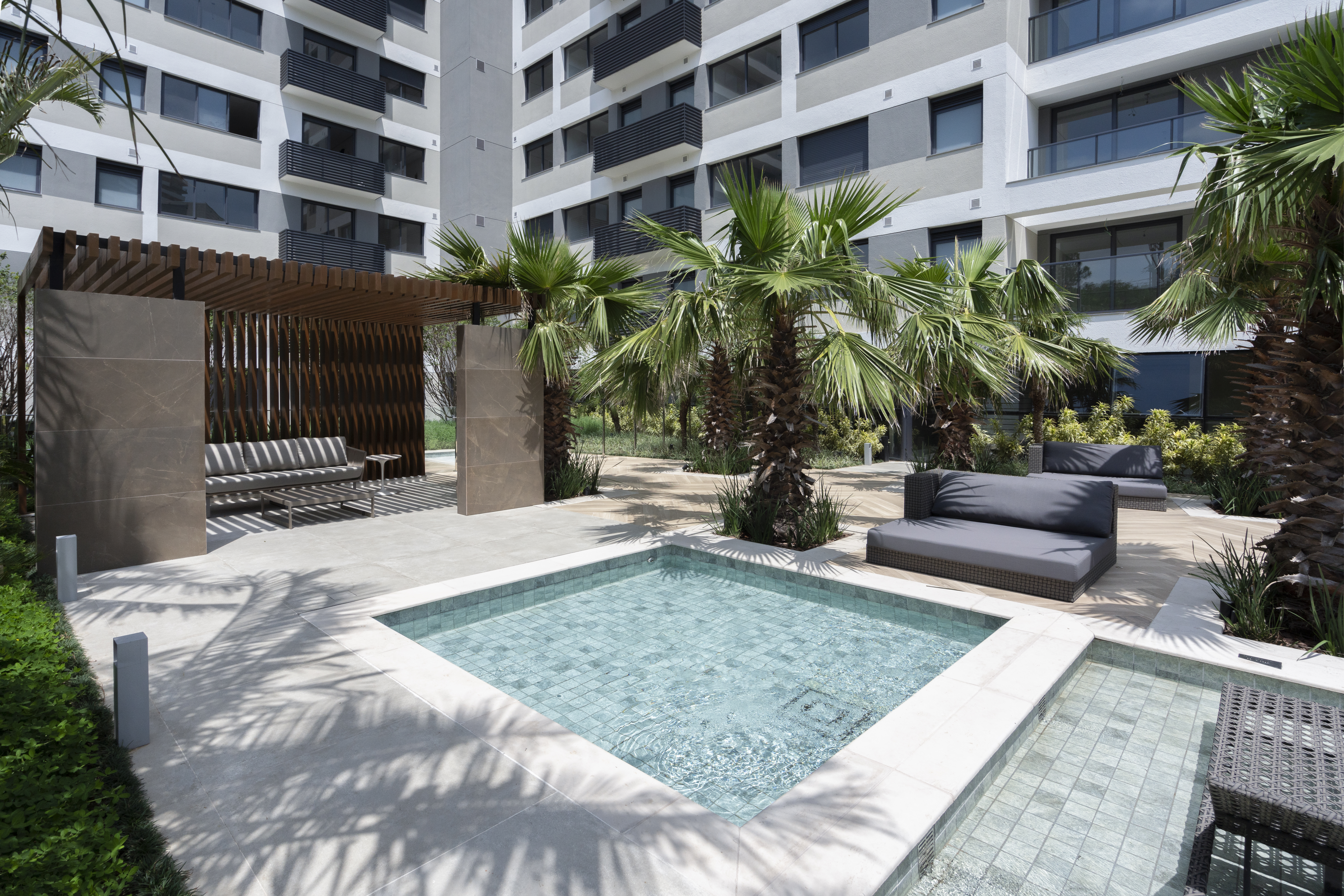 Float Residences -- Piscina Infantil