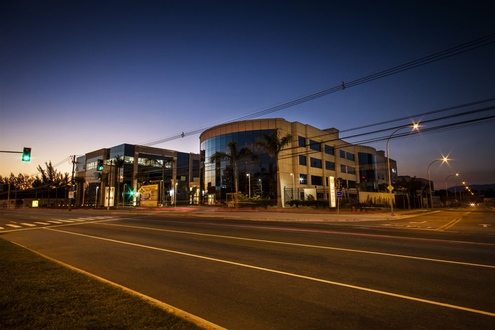 Lead Americas Business - Triumph -- Fachada Entardecer