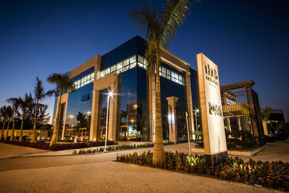 Lead Americas Business - Triumph -- Fachada Entardecer