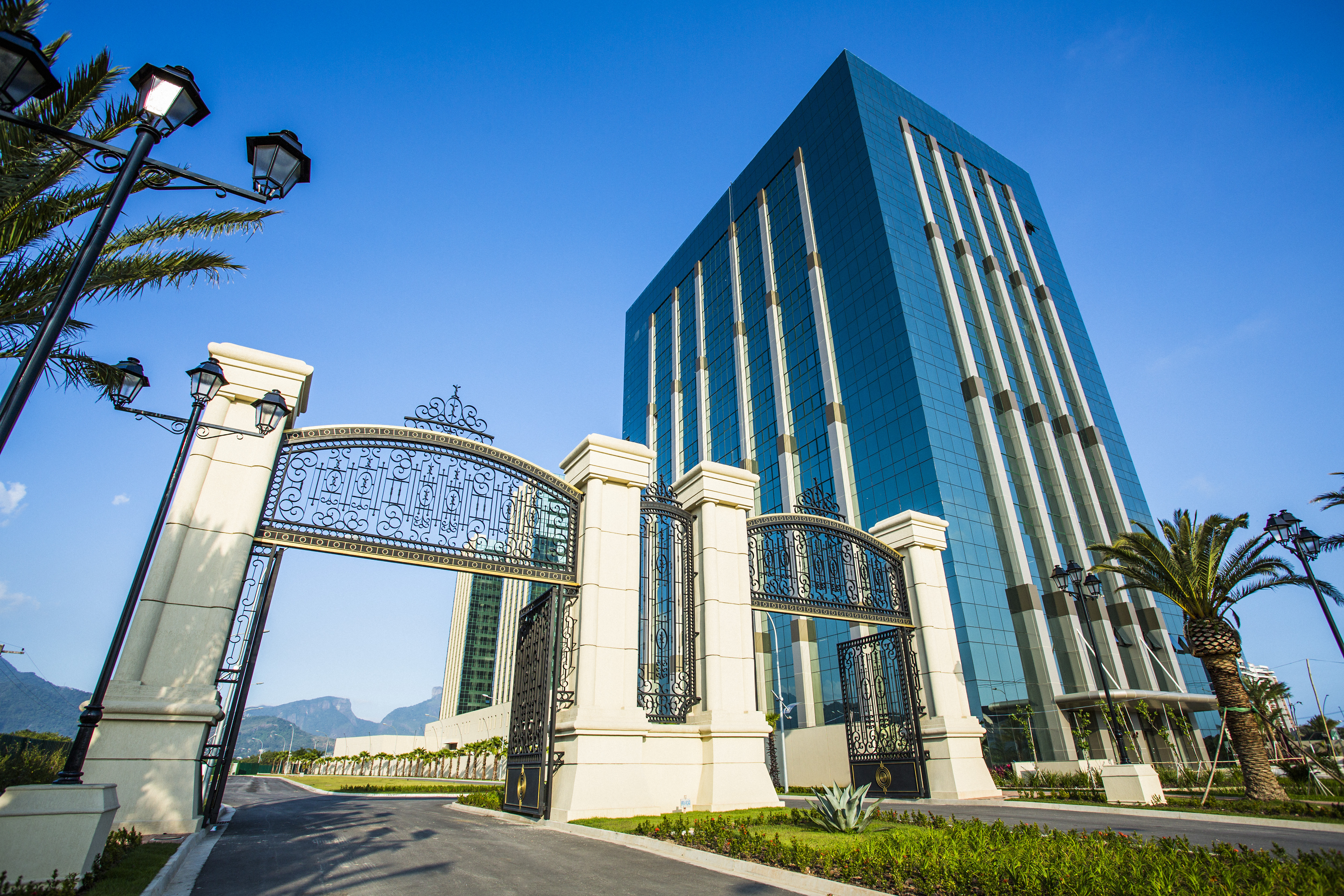 CEO Office -- Imagem do Pórtico de Acesso e Fachada