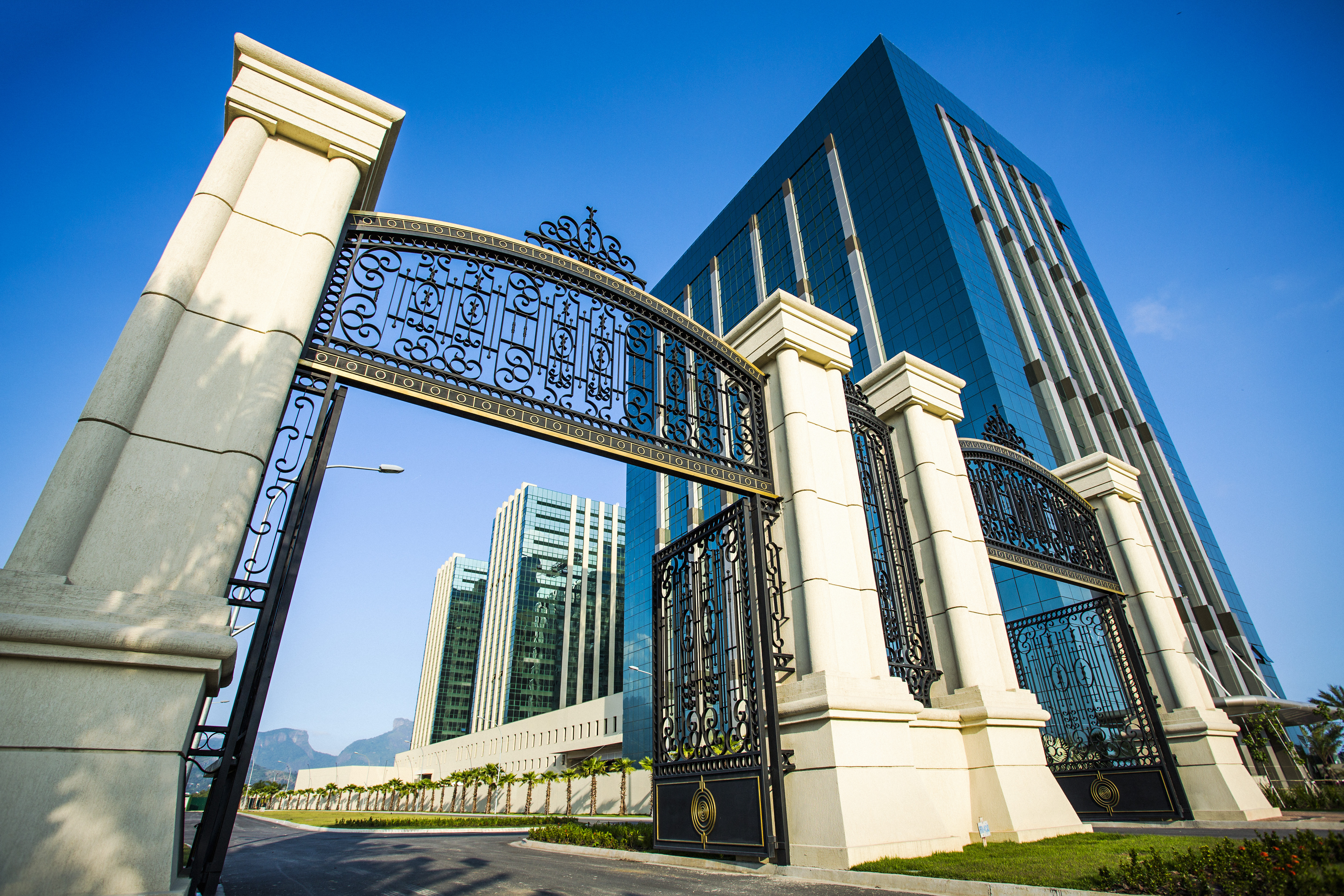 CEO Office -- Imagem do Pórtico de Acesso e Fachada