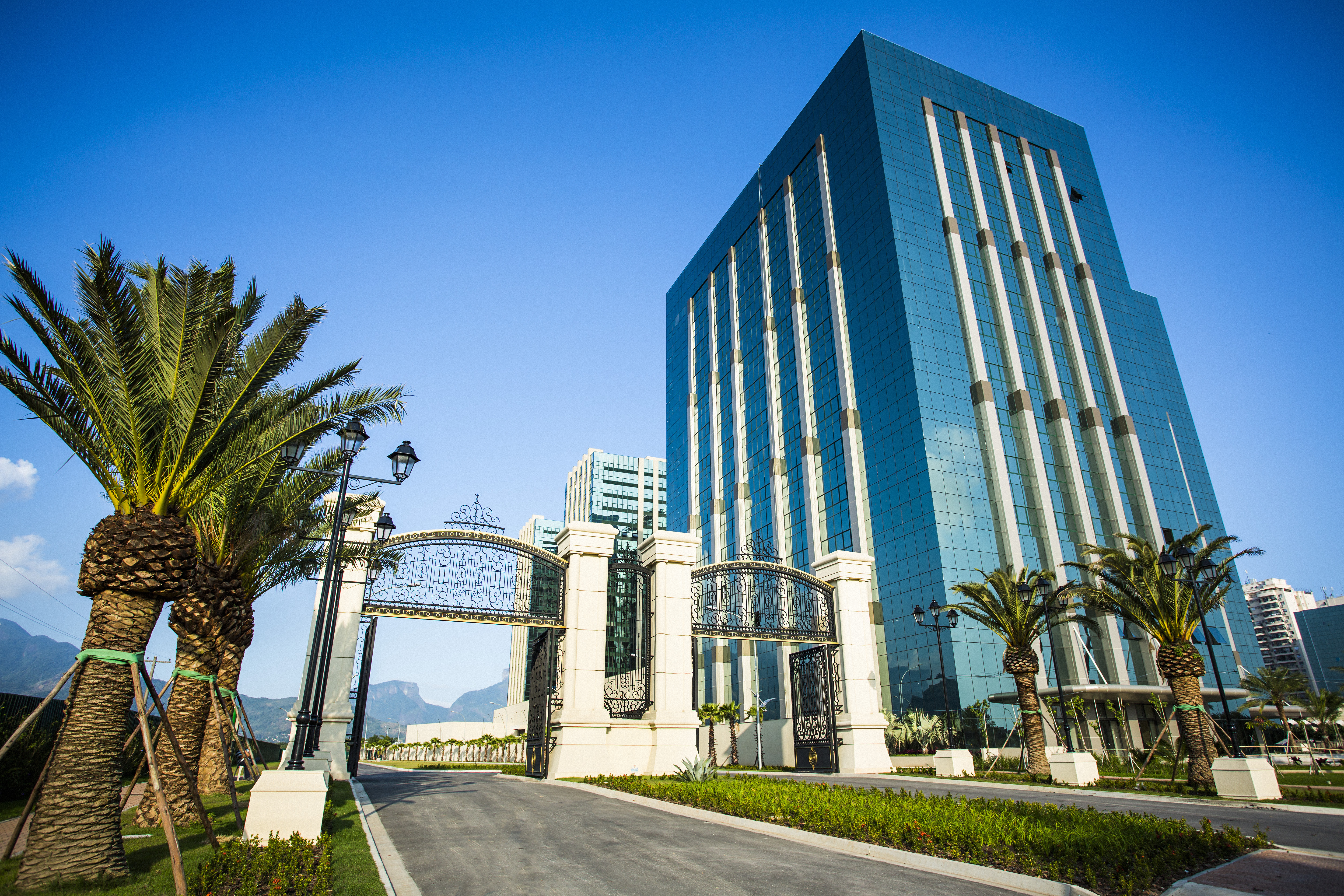 CEO Office -- Imagem do Pórtico de Acesso e Fachada