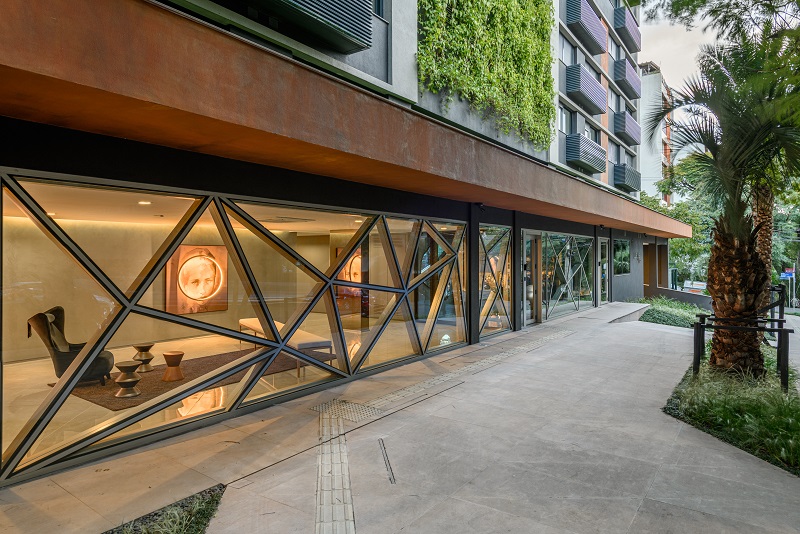 Lucas by YOO -- Entrada