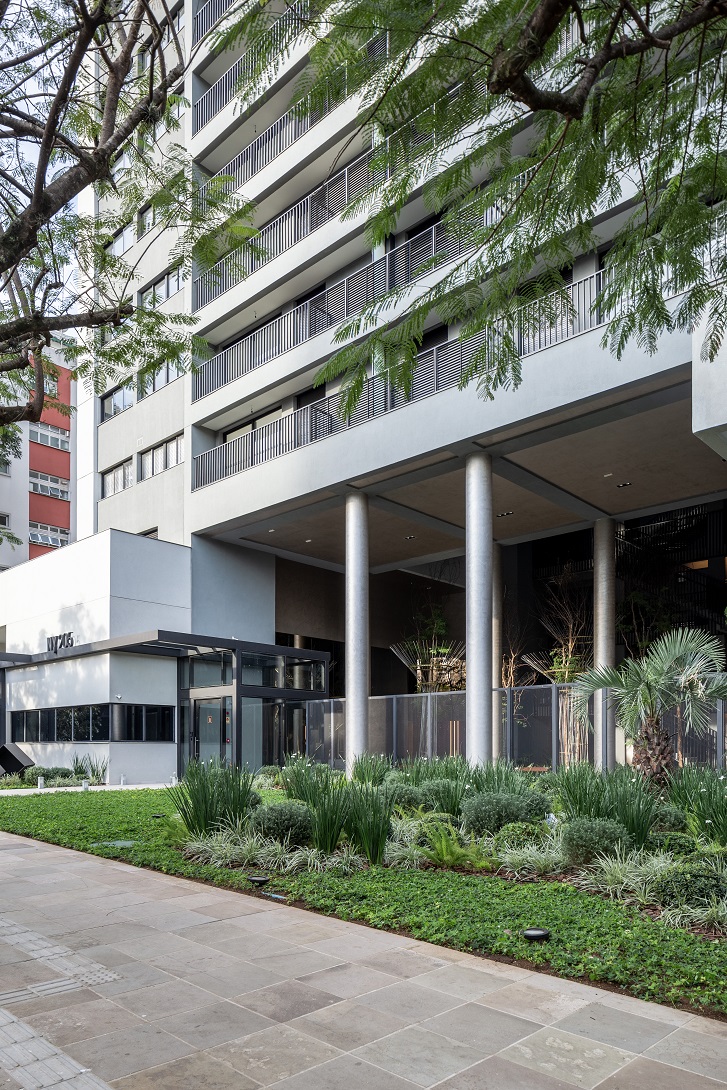 NY, 205 -- Pórtico de acesso