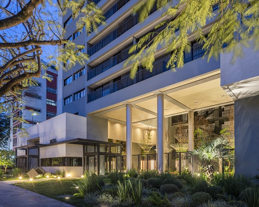 NY, 205 -- Pórtico de acesso