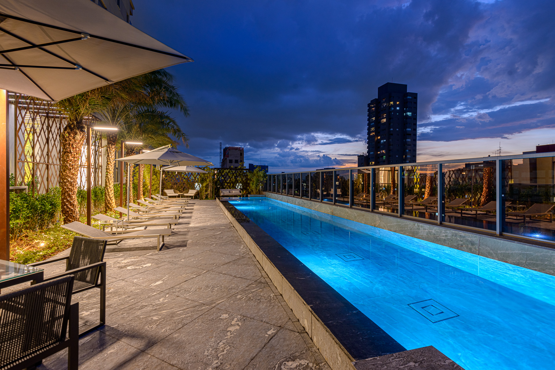 Haus by Yoo -- Foto do Empreendimento Pronto Piscina