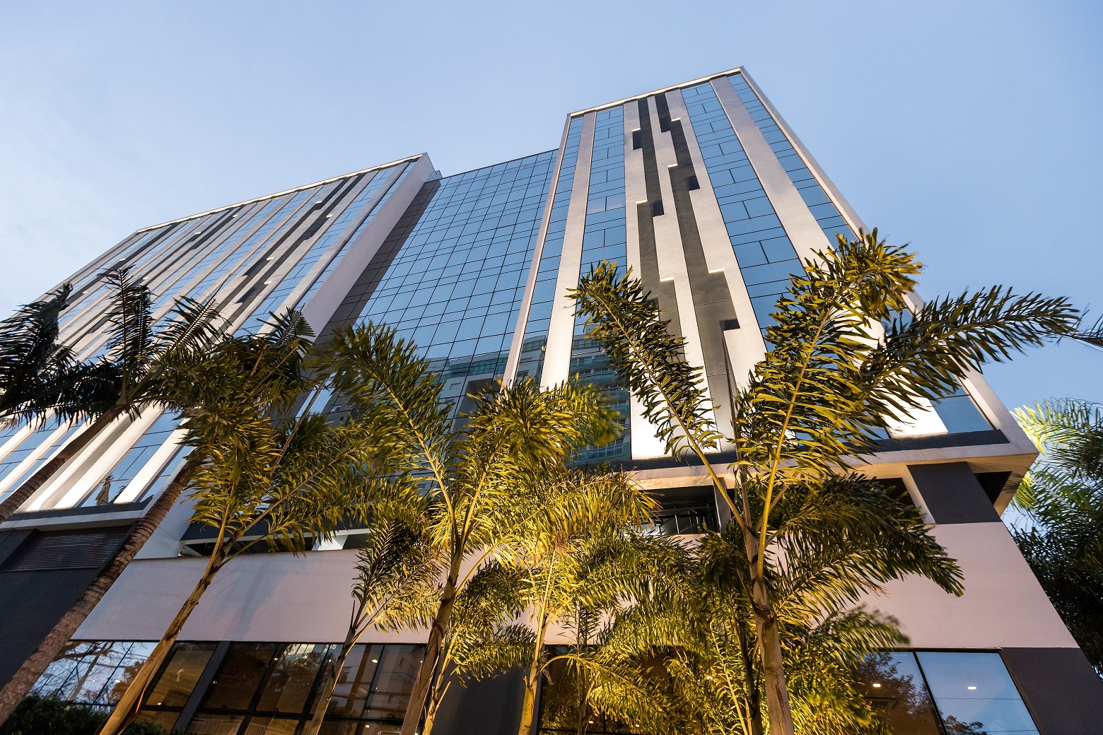 Axis Triple Business -- Fachada