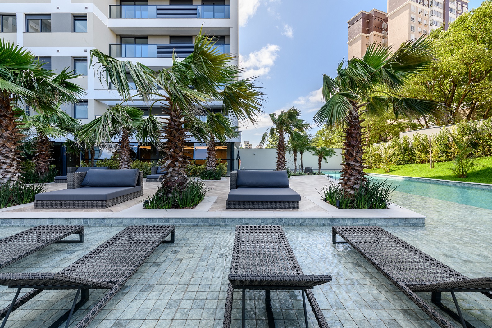 Float Residences -- Piscina Externa