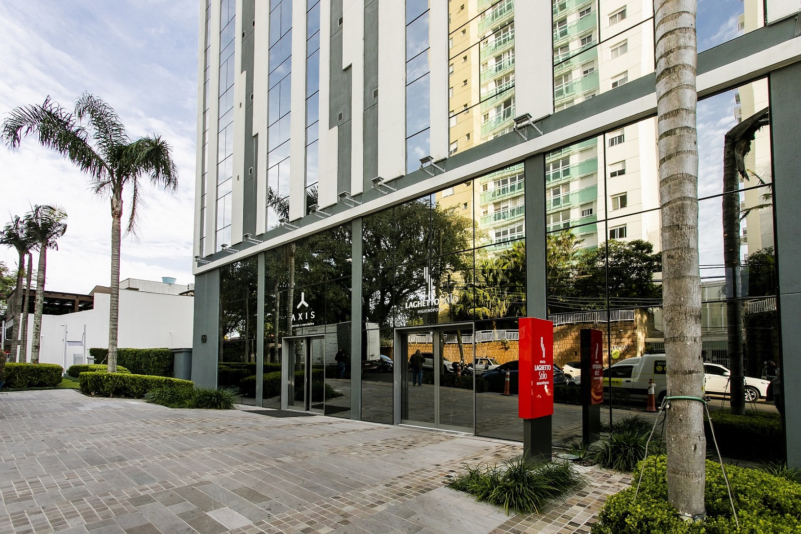 Axis Triple Business -- Porte-cochère