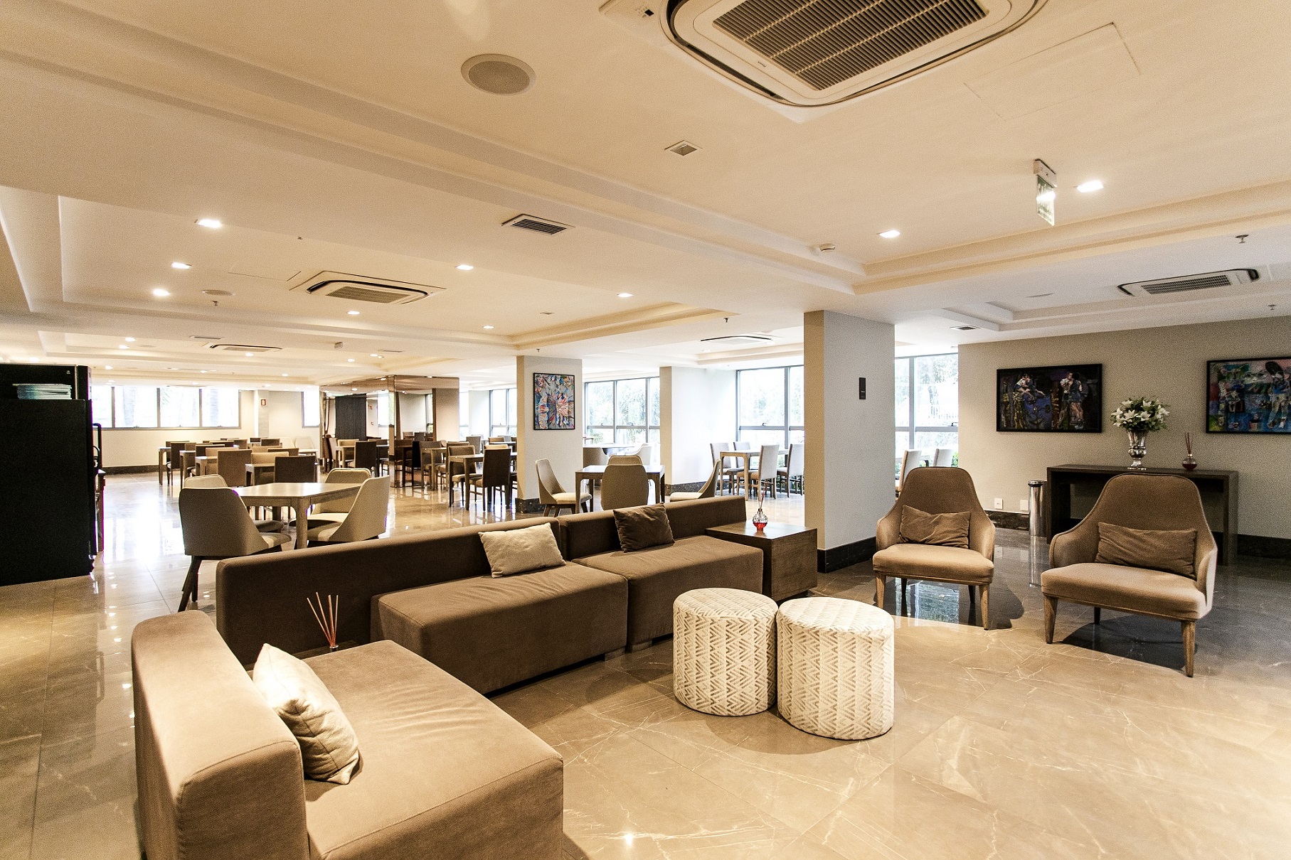 Axis Triple Business -- Restaurante