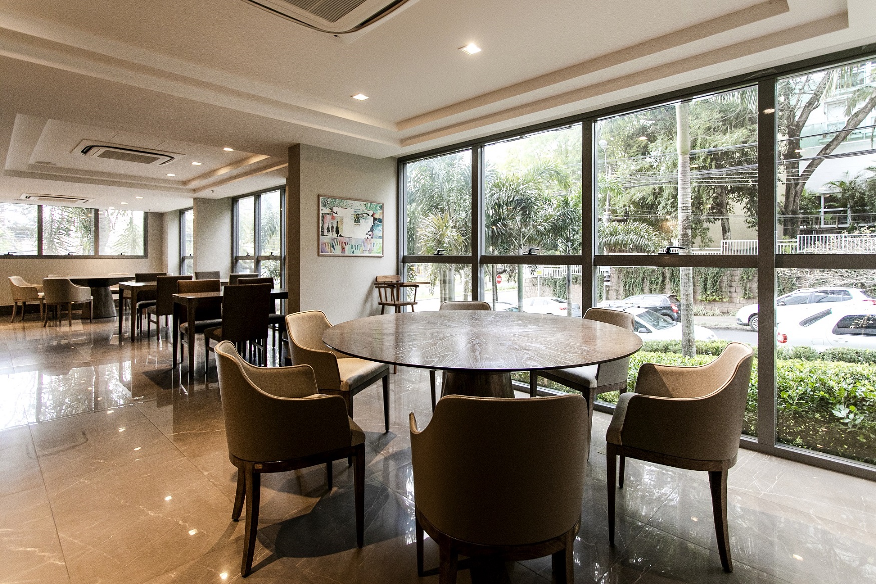 Axis Triple Business -- Restaurante