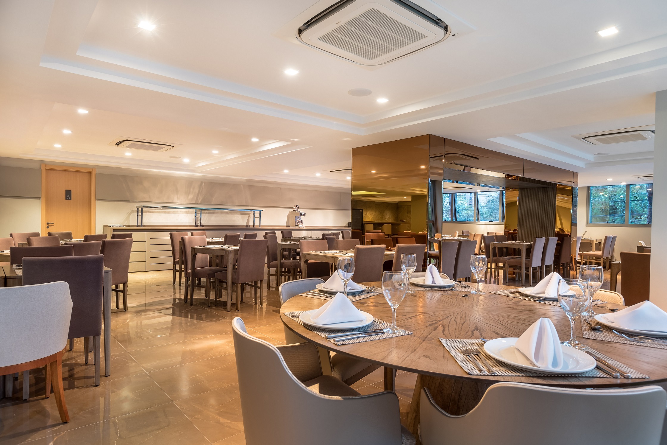 Axis Triple Business -- Restaurante