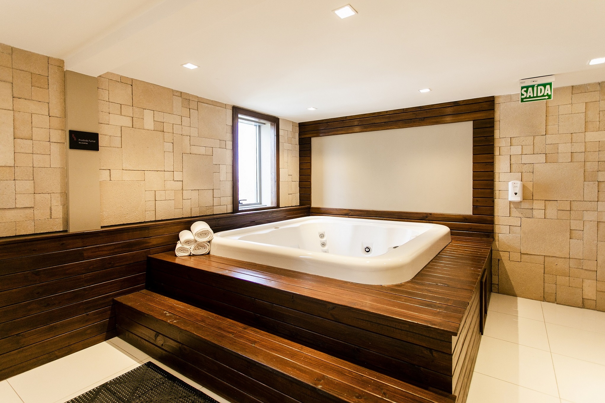 Axis Triple Business -- Spa