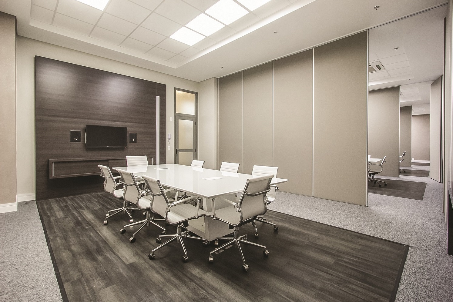 925 Independência -- Sala de Reuniões