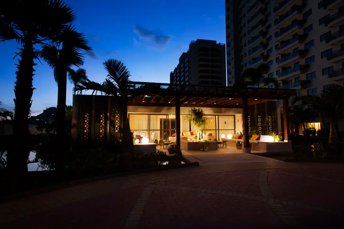 RJZ Cyrela Like Residencial Club -- Varanda do salão de festas