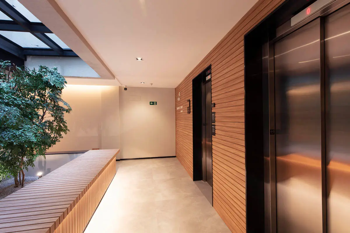 Open Gallery & Design -- Hall do Elevador