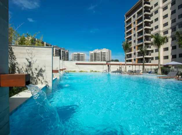 Mudrá Full Living -- Piscina Recreativa