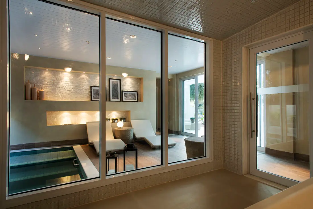 In Side Península Home Design -- Sauna