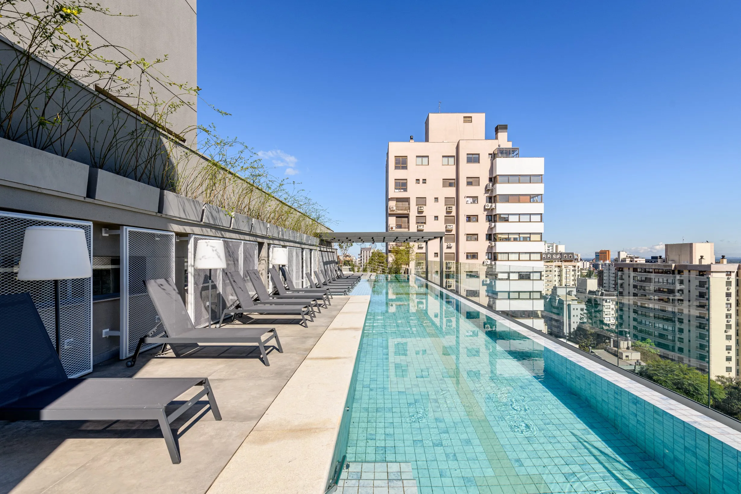 Piscina com vista panorâmica