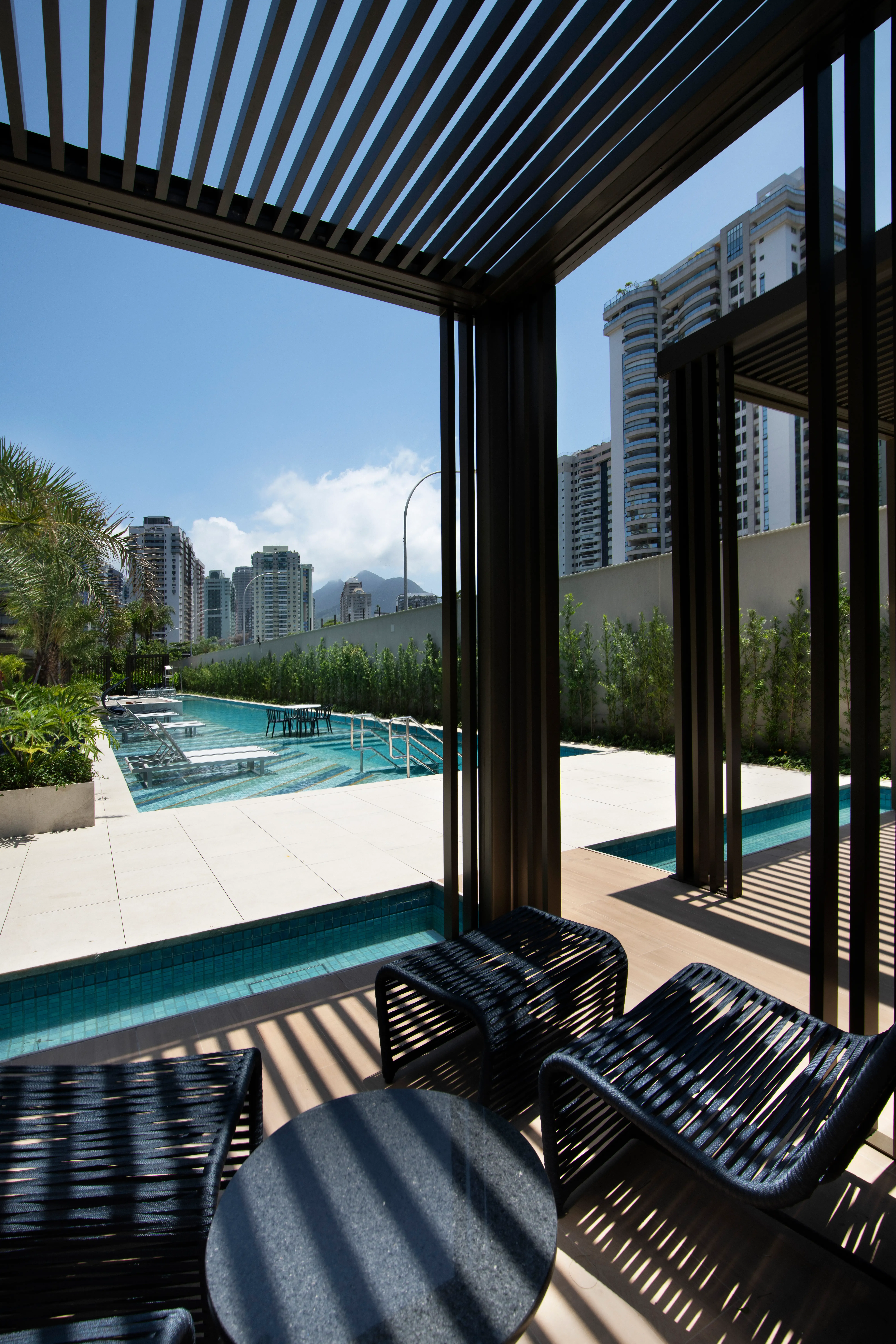 POOL LOUNGE