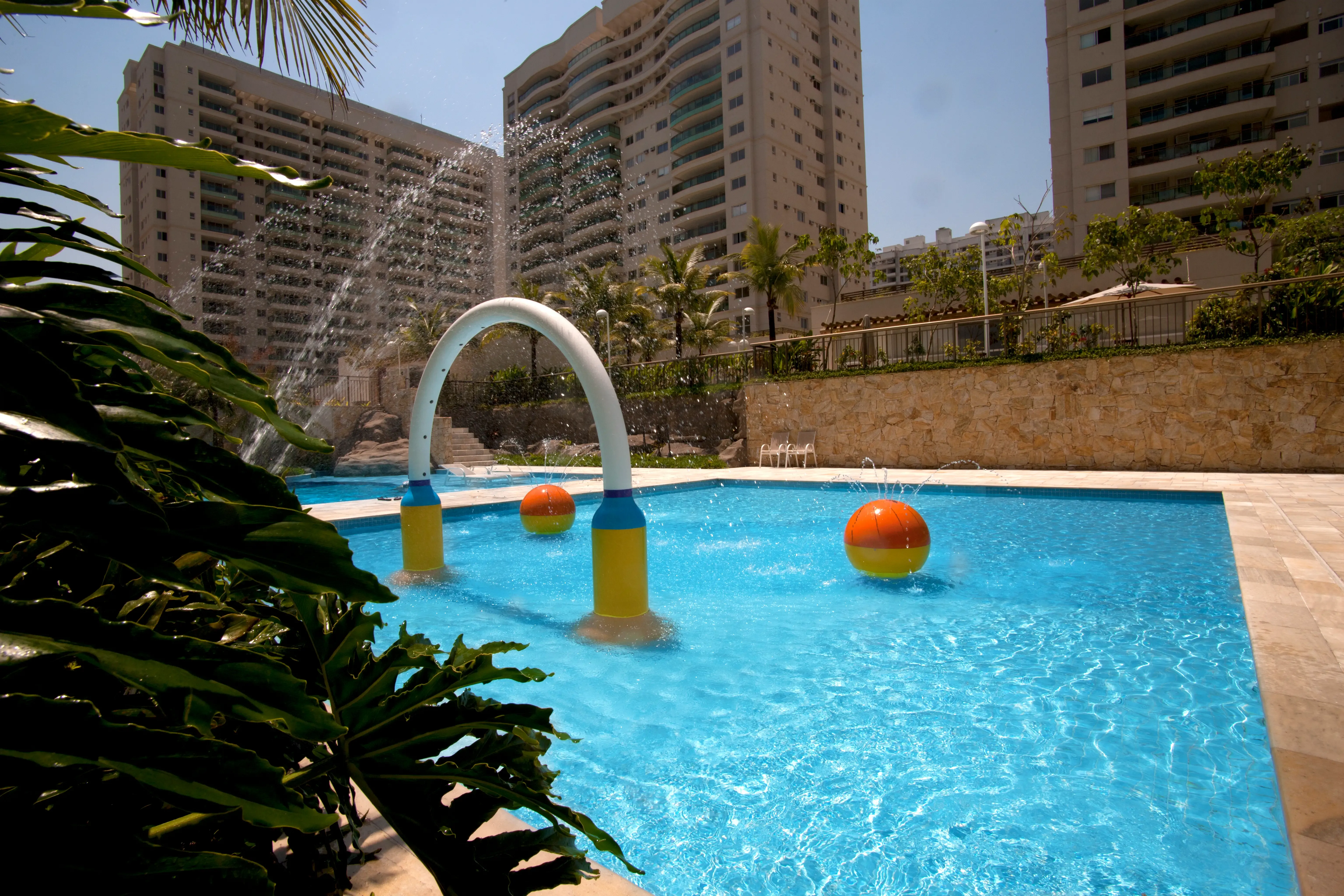 PISCINA INFALTIL COM AGUALAYS