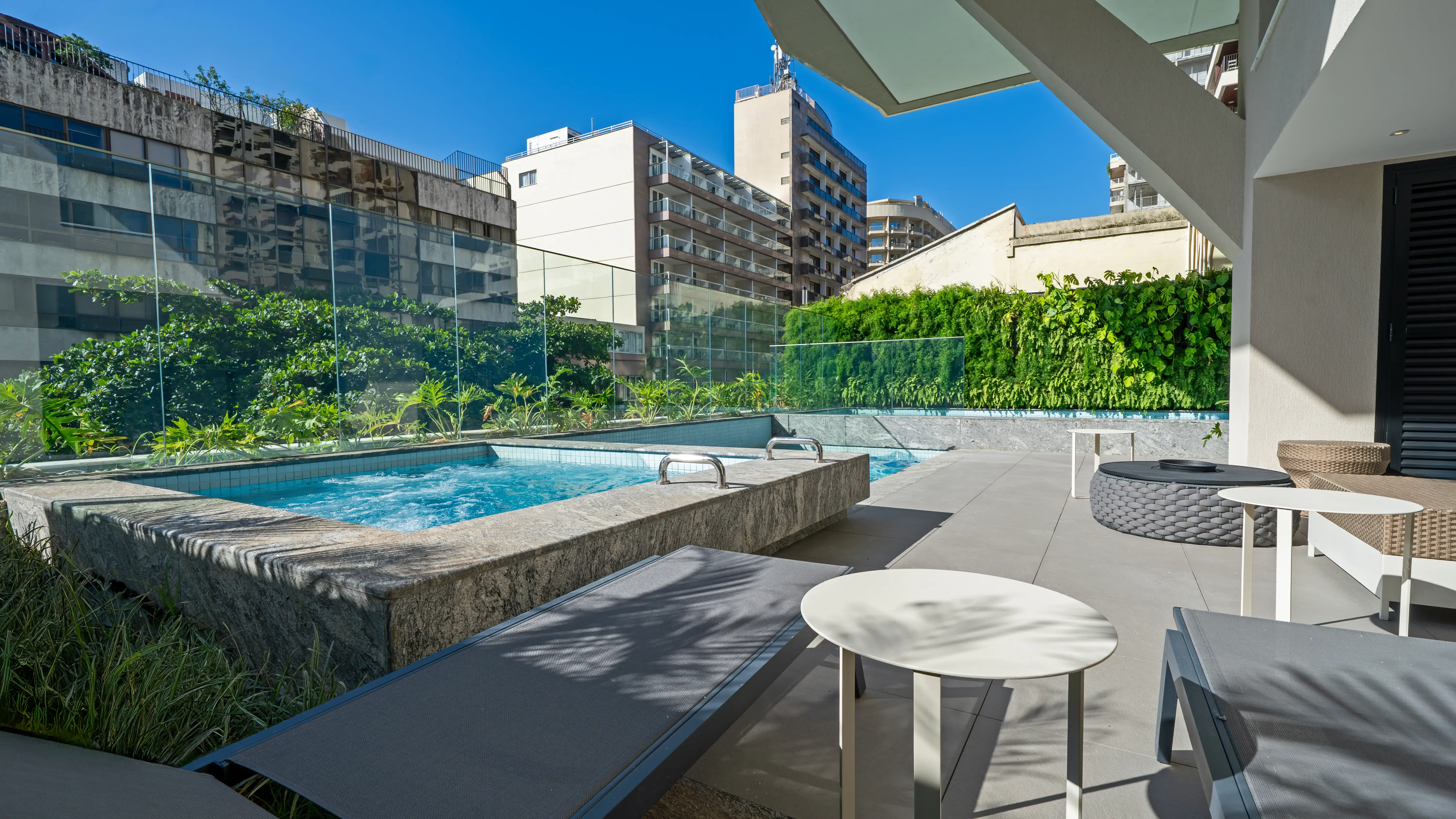SOLARIUM, SAÚNA E PISCINA 25M