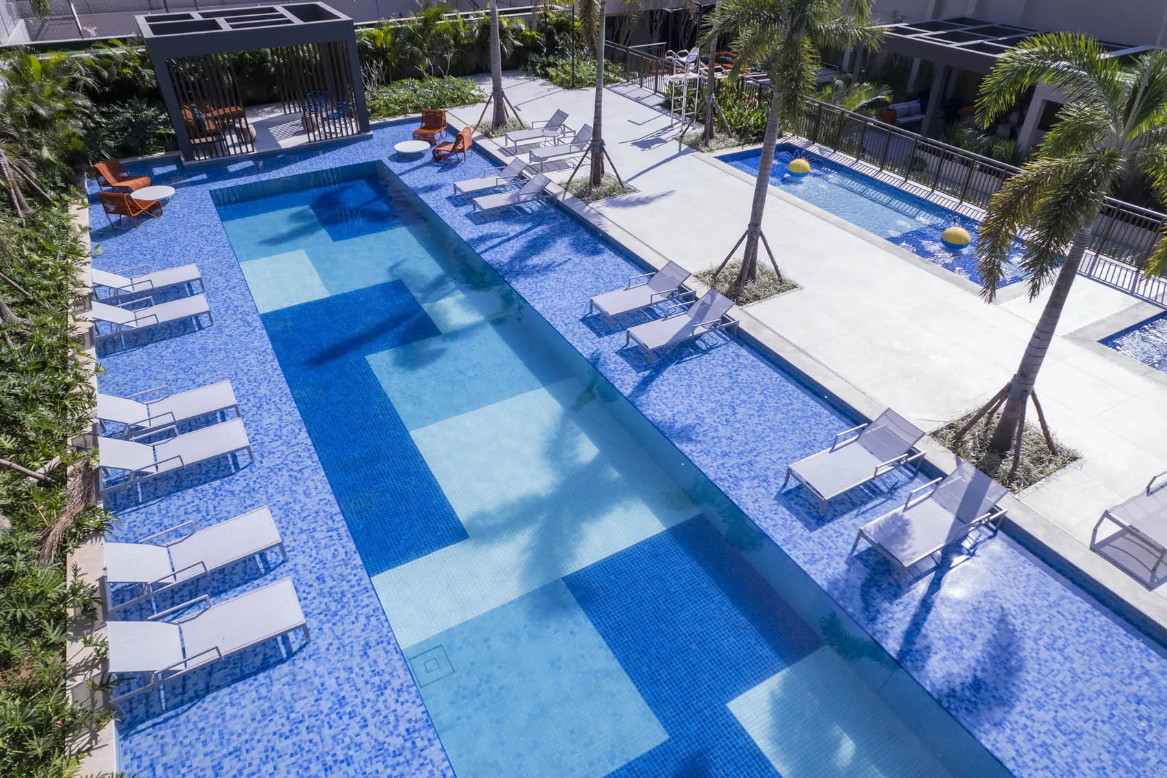 Piscina Climatizada de 25M e Deck Molhado